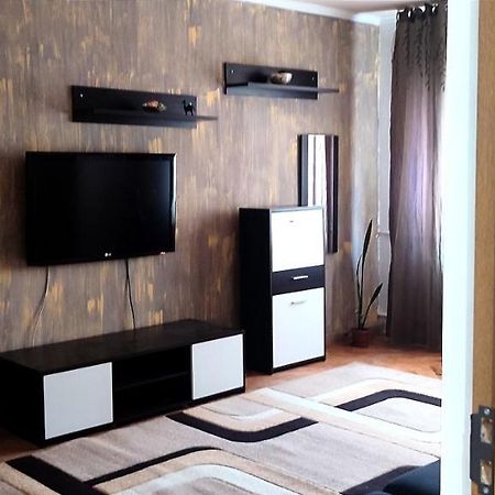 Lora'S House Apartment Oradea Bagian luar foto