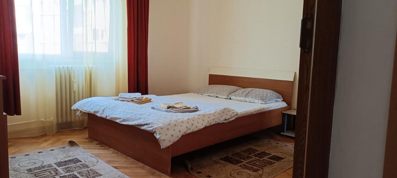 Lora'S House Apartment Oradea Bagian luar foto