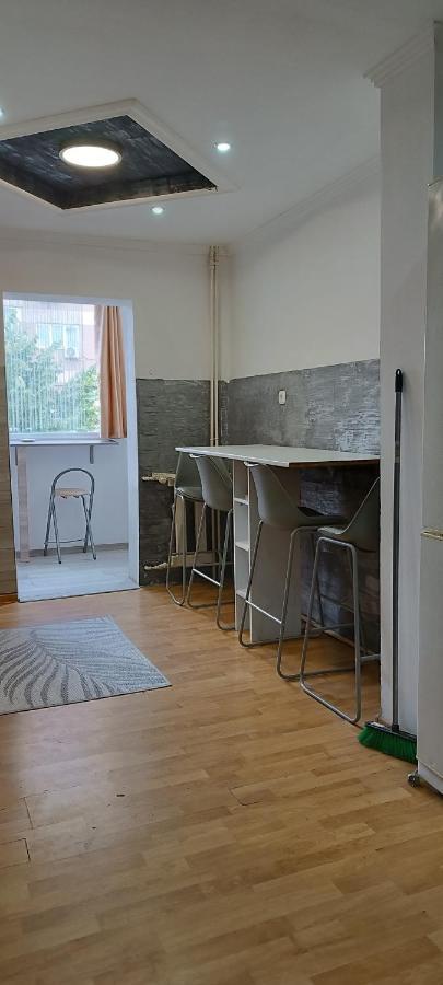 Lora'S House Apartment Oradea Bagian luar foto