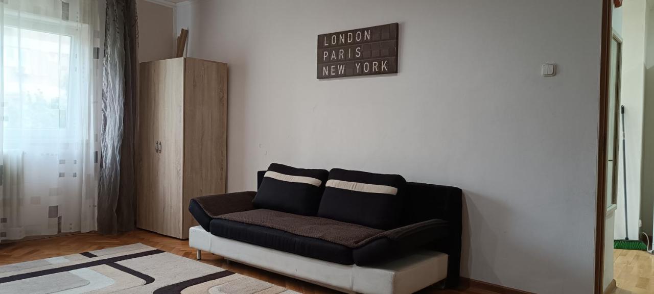 Lora'S House Apartment Oradea Bagian luar foto